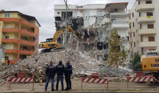 Rindertimi ne Durres: Nis puna per pallatet e demtuara rende nga termeti